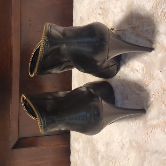 Carlos Santana Shoe Booties - Picture 3 of 4